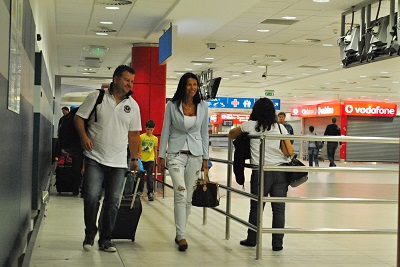 Náměstkyně Libereckého kraje Lenka Kadlecová po příletu z Amsterdamu. Zdroj: CNI/KPKP