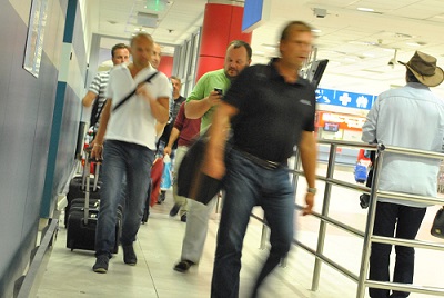 Předseda finančního výboru Libereckého kraje Vladimír Richter po příletu z Amsterdamu. Zdroj: CNI/KPKP